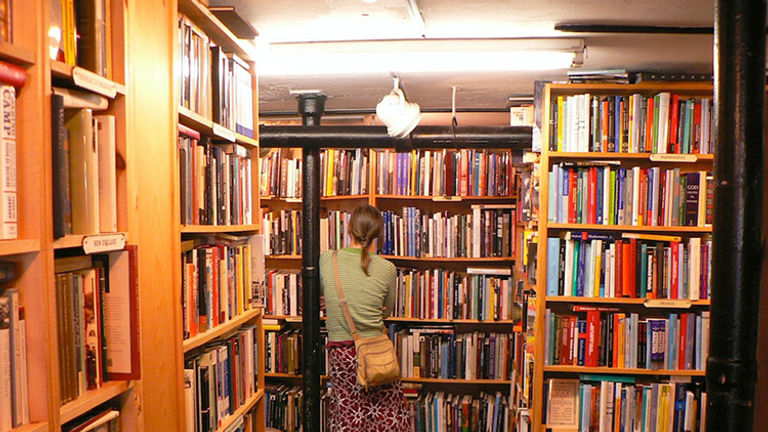 Boston Bookstores_Raven PHOTO GALLERY