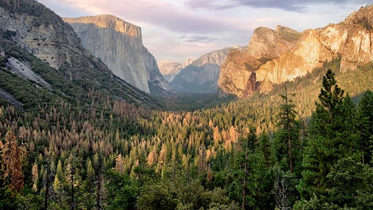 Tunnel View offers an expansive view of El Capitan, Half Dome and Bridalveil Fall. // © 2016 iStock
