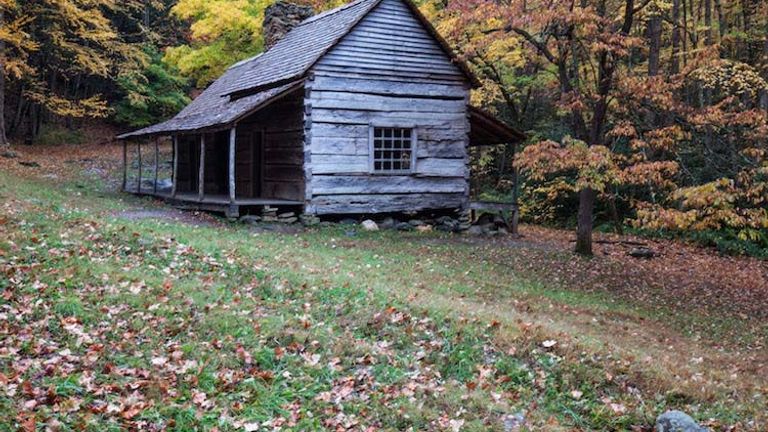Preserved structures along the Cades Cove loop road provide a glimpse of early 19th-century life. // © 2016 Wildland Trekking