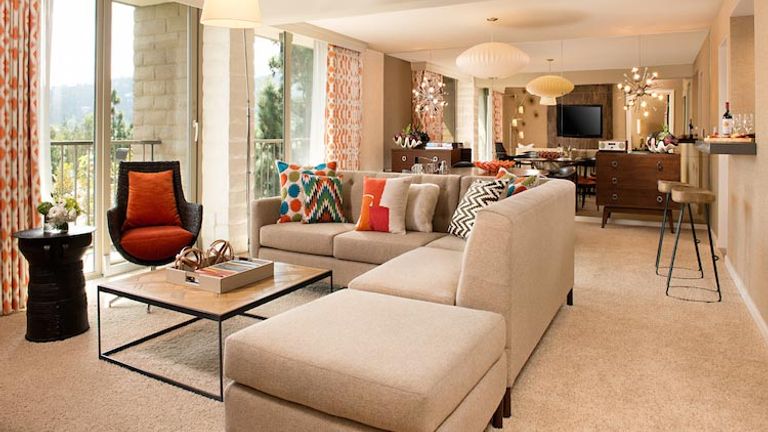 For a fancier affair, splurge on the 1,000-square foot James Suite. // © 2017 The Garland