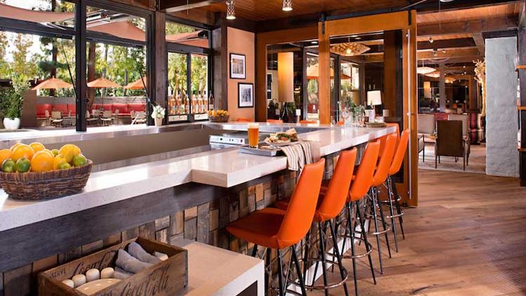 Drinks with a pool view are available at The Lobby Bar. // © 2017 The Garland