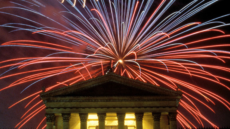 The Grand Finale Fireworks show lights up the sky over the Philadelphia Museum of Art in the “Birthplace of America.” // © 2014 Philadelphia Office of the City Representative