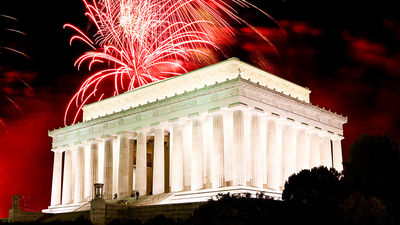 The National Mall in Washington, D.C., provides a stunning backdrop for the city’s fireworks show, A Capitol Fourth. // © 2014 Destination DC