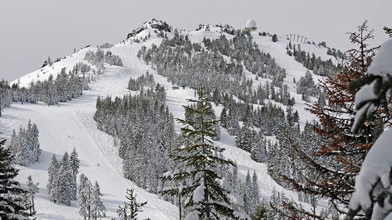 Mt. Ashland is southern Oregon’s skiing destination and offers twilight skiing with lighted runs. // © 2017 Creative Commons user forestservicenw