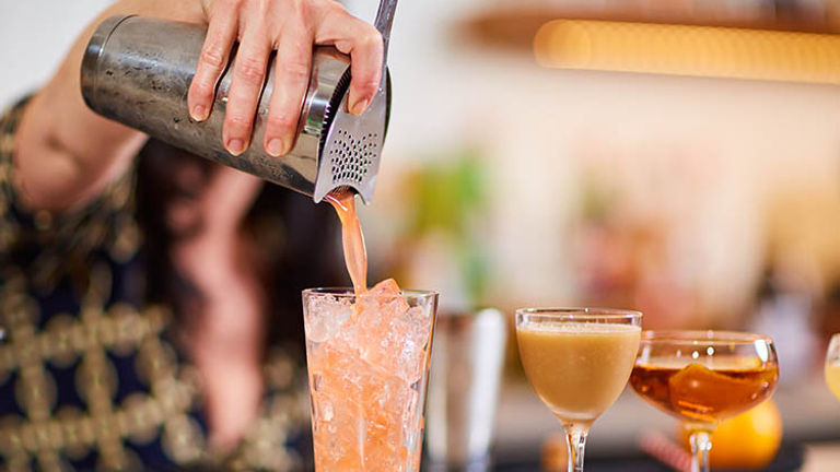 In addition to excellent wine and beer lists, the contemporary restaurant offers handcrafted cocktails. // © 2017 Victor M. Samuel