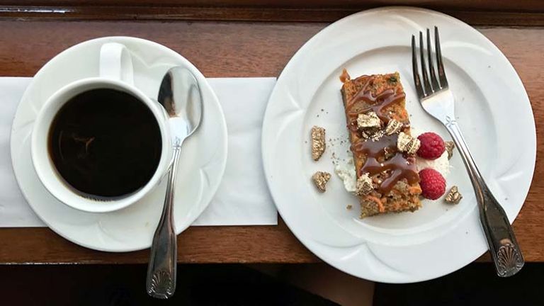 Indulge in a made-to-order gourmet lunch, including dessert — a slice of “14-carat” carrot cake embellished with edible-gold-dusted walnuts — as well as coffee. // © 2017 Valerie Chen