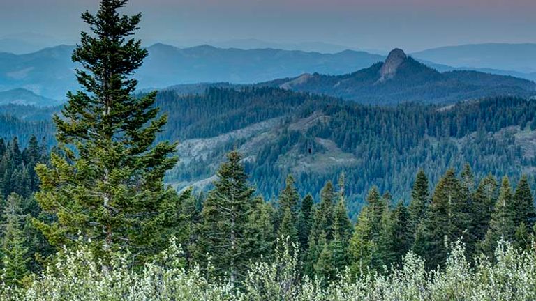 Southern Oregon is a beautiful region that offers many opportunities for travelers. // © 2017 Creative Commons user blmoregon