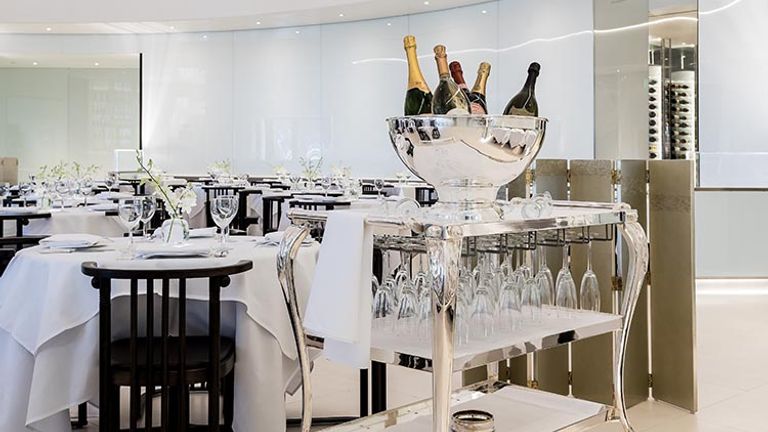 The elegant champagne cart awaits diners at Mr Chow. // © 2016 Caesars Entertainment