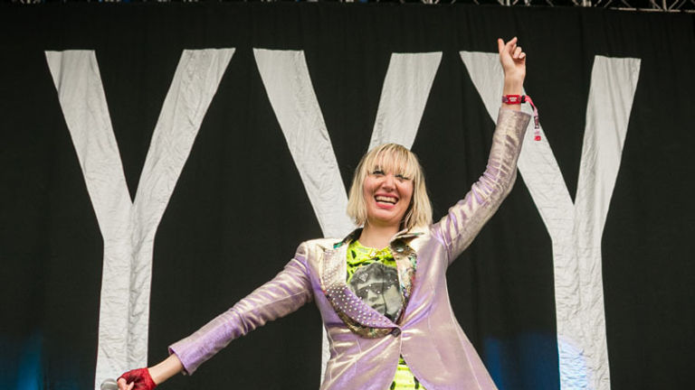 Karen O of the Yeah Yeah Yeahs is known for her engaging stage presence. // (c)  Josh Withers