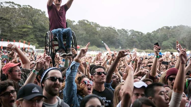 The crowd at Young the Giant // (c) Josh Withers