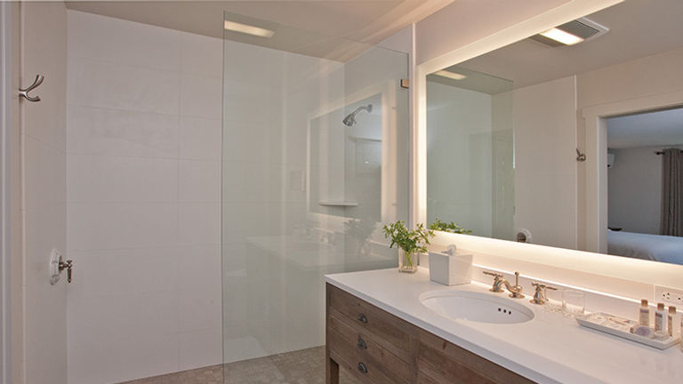 A guest bathroom in the Winery House building // © 2017 Wine Country Inn & Cottages