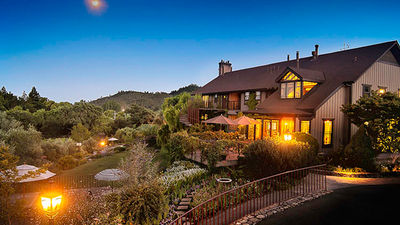 Wine Country Inn & Cottages entices guests with its ideal St. Helena, Calif., location; vineyard views; spacious accommodations; and overall charm. // © 2017 Wine Country Inn & Cottages