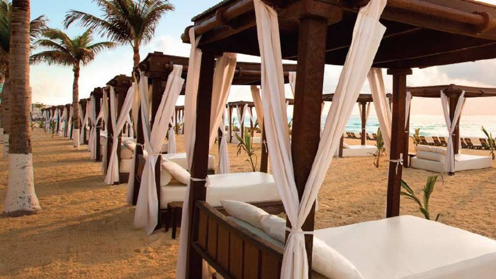Playa Hotels & Resorts and Hyatt Hotels are reimagining the all-inclusive experience, most recently with Hyatt Ziva Puerto Vallarta. // © 2015 Hyatt Hotels Corporation 2