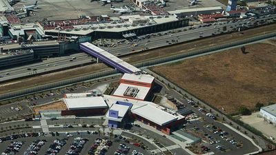 Cross Border Xpress bypasses hours of waiting in line at the traditional border crossing. // © 2017 Cross Border Xpress