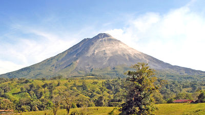Arenal Volcano, located near La Fortuna, Costa Rica, is a popular destination for Egbert’s active family clientele. // © 2015 Thinkstock