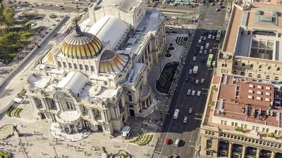 Palacio de Bellas Artes is one of Mexico City’s many cultural sights. // © 2014 Thinkstock