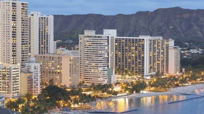 Oahu’s many family-friendly attractions make it an ideal destination for parents with kids of all ages. // © 2014 Thinkstock
