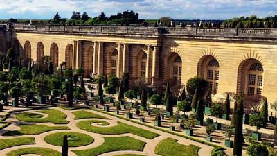 Guests on Fat Tire Bike Tours’ Versailles ride will see the Orangerie and snack on local foods. // © 2015 Thinkstock; Fat Tire Bike Tours/Keryn Means 3