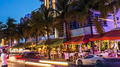 Ocean Drive epitomizes the excitement of Miami. // © 2015 iStock 2