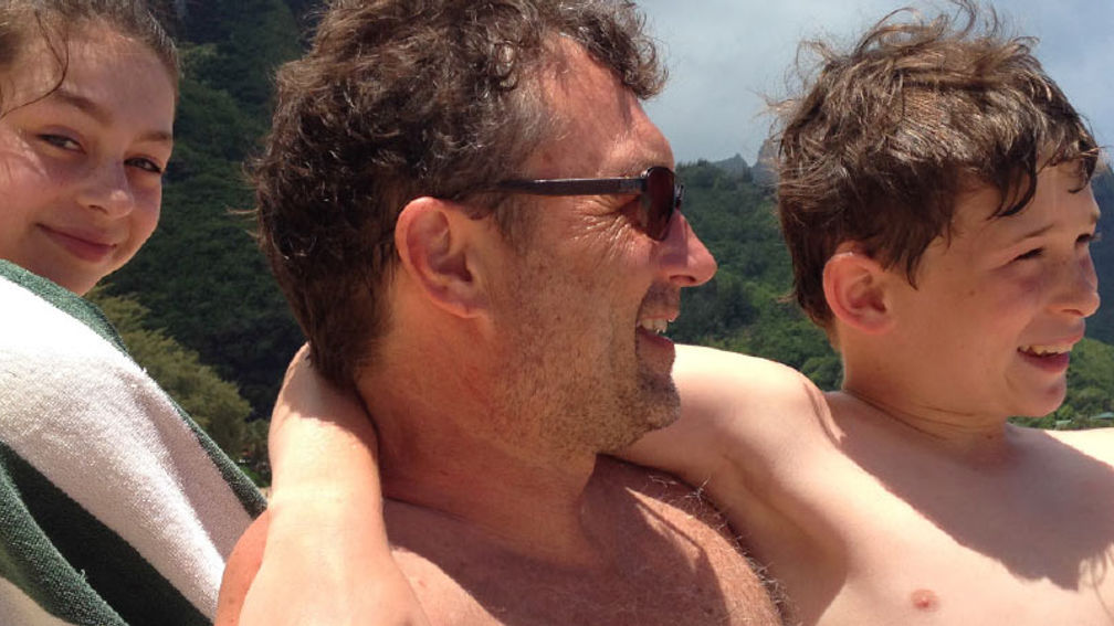 The Pentz family relaxing on a Kauai beach // © 2015 Amy Pentz 2