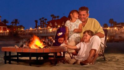 Parents and kids can roast s’mores together on Coronado Beach. // © 2015 San Diego Tourism Authority 2