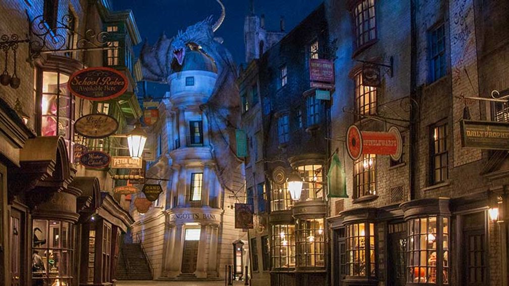 The whole family can wander down Diagon Alley. // © 2015 Universal Studios 2