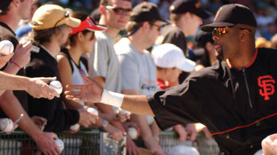 During Cactus League spring training, fans have more access to players. // © 2016 Scottsdale Convention & Visitors Bureau 2
