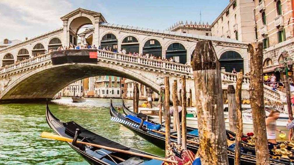 Venice’s Grand Canal and Rialto Bridge // © 2016 iStock 2