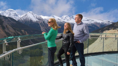 For expansive views of Columbia Icefield, check out the Glacier Skywalk. // © 2016 Brewster Travel Canada 2