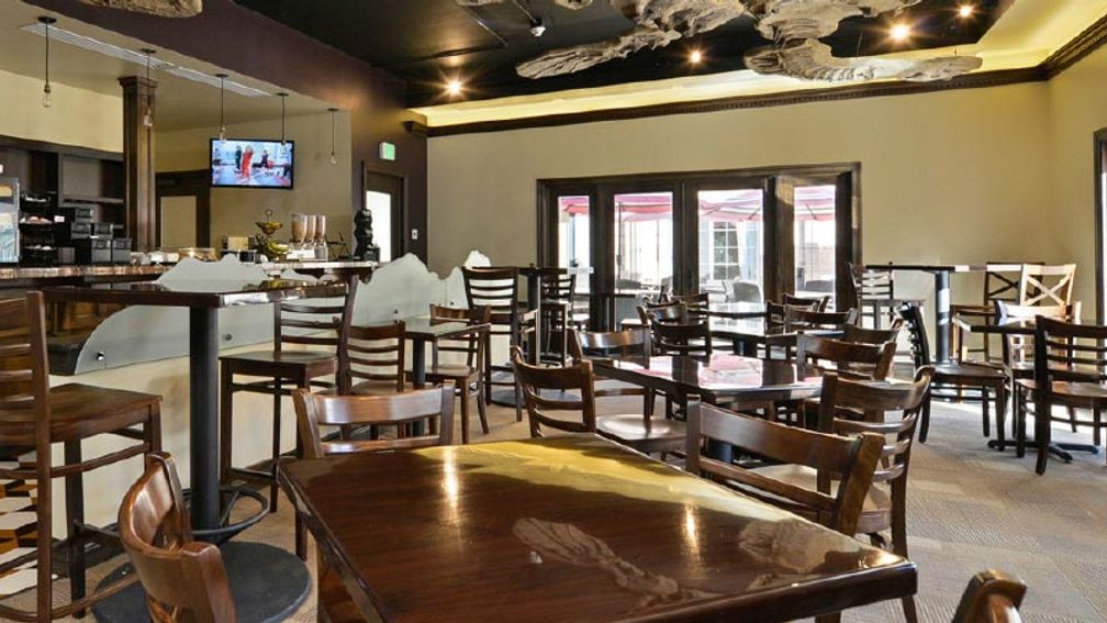 Paleo Joe’s Bar and Grill // © 2016 Best Western Denver Southwest 2