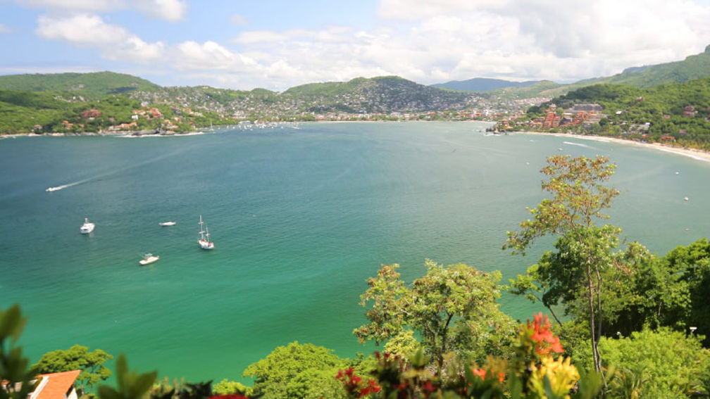 The town’s calm waves and gorgeous beaches draw families looking for outdoor fun. // © 2016 iStock 2