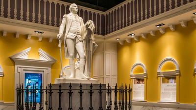 The recently renovated museum focuses on the American Revolution.  // © 2017 Jamestown-Yorktown Foundation