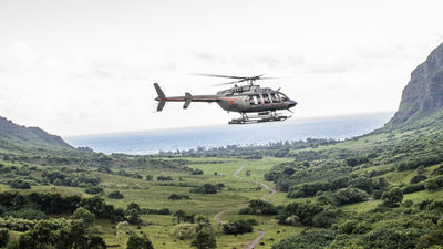 Families get bird’s-eye views of Oahu on Paradise Helicopters’ new Kualoa Expedition Tour. // © 2017 Paradise Helicopters