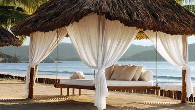 Thatched palapas for guests line the beach // © 2014 Viceroy Hotels and Resorts 2