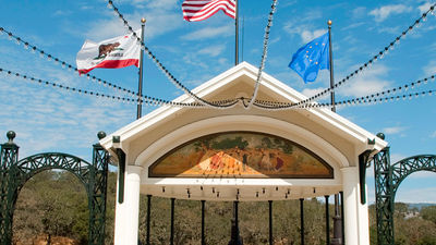 The pavilion at the winery hosts myriad events and was inspired by the bandshell from Coppola’s 1974 film "The Godfather: Part Two." // © 2015 Chad Keig