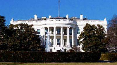 In additional museum and park visits, a stroll past the White House is a must-do activity when in Washington, D.C. // © 2015 Keryn Means