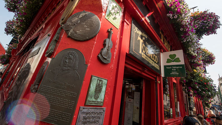 Clients can explore Dublin’s charming Temple Bar neighborhood.