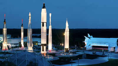 In Kennedy Space Center's Rocket Garden, visitors can hop into space capsule replicas to get a first-hand feeling for astronaut life. // © 2015 Kennedy Space Center