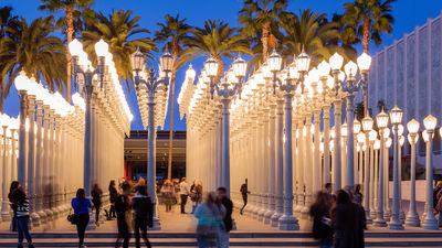 Chris Burden’s “Urban Light” installation wows guests young and old at LACMA. // © 2017 iStock