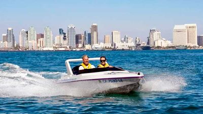 Guests drive their own mini-speedboats around San Diego Bay with San Diego Speed Boat Adventures. // © 2017 San Diego Speed Boat Adventures