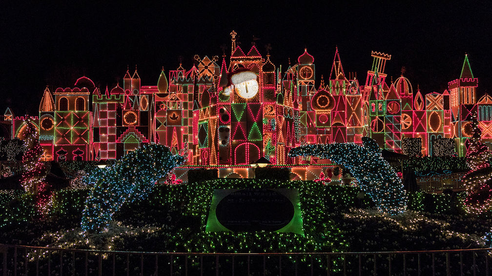 Holiday Celebrations Return to Theme Parks for 2021