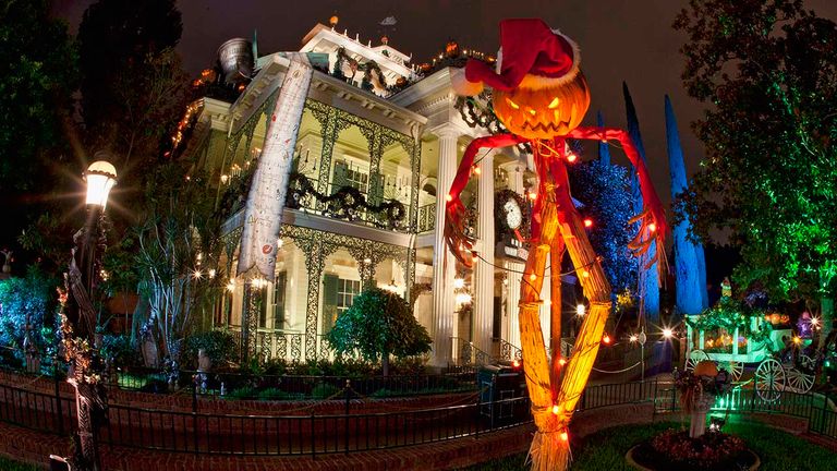 Haunted Mansion Holiday brings the frightfully fun cheer of Tim Burton’s "The Nightmare Before Christmas" to Disneyland.