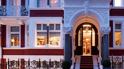 The writer chose to stay at centrally located St. James's Hotel and Club for easy access to sights. // © 2016 St. James's Hotel and Club