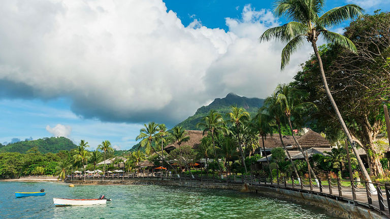 Le Meridien Fisherman’s Cove offers a taste of local culture.