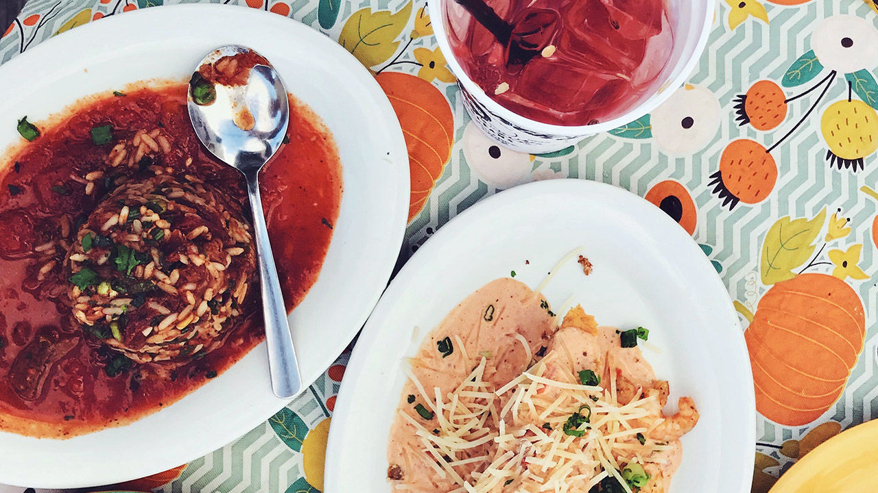 Recommend clients enjoy an authentic Cajun/Creole meal at Jacques-Imo’s Cafe in New Orleans.