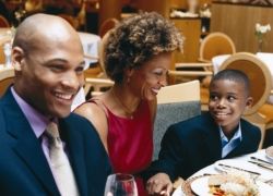 A family onboard Royal Caribbean’s Enchantment of the Seas // © RCL