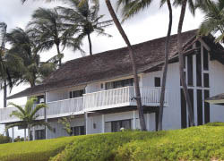 Welcome Home: The beach at Outrigger Kiahuna Plantation is ideal for families. //© Outrigger’s Condominium Collection