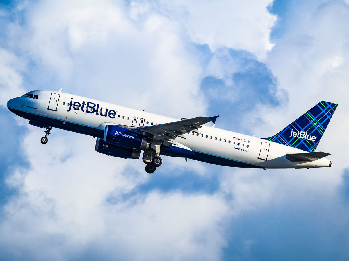 JetBlue Adds Tool to Help Reduce Flight Emissions