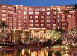 The Marina Rise tower houses 91 spacious guestrooms. // © 2009 One&Only Resorts