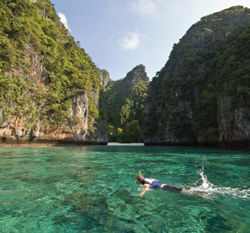 Snorkeling and diving near Thailand’s coral reefs are popular among many visitors. // (c) Rene Ehrhardt_